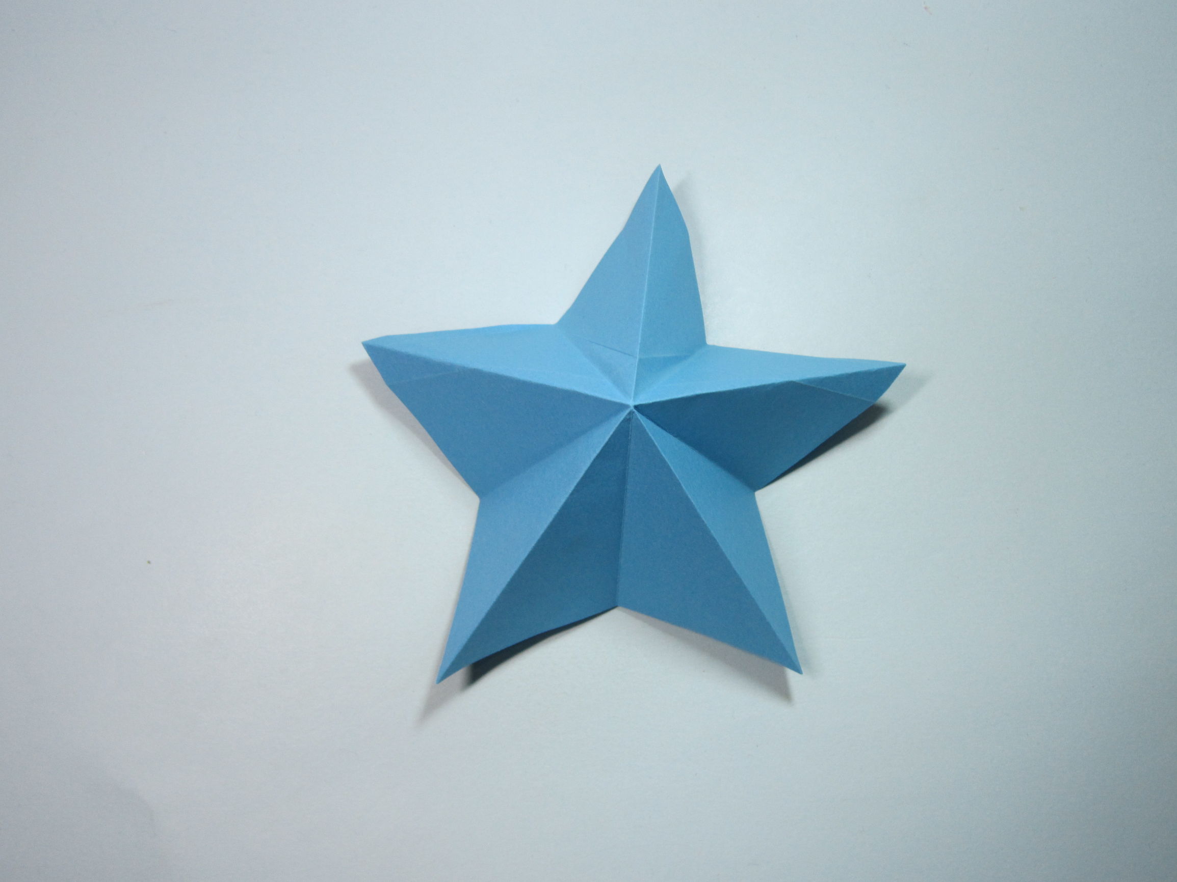 如何折五角星（非常简单的立体五角星教程来了）
